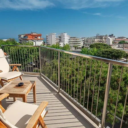 Monaco Suites Hotel Lignano Sabbiadoro Exterior photo