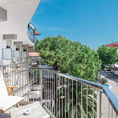 Monaco Suites Hotel Lignano Sabbiadoro Exterior photo
