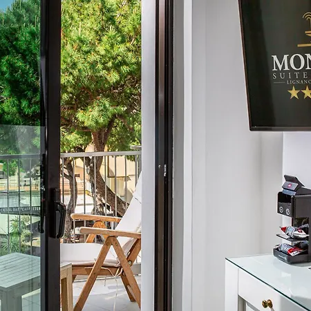Monaco Suites Hotel Lignano Sabbiadoro Room photo