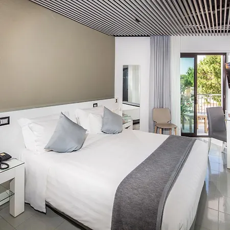 Monaco Suites Hotel Lignano Sabbiadoro Room photo