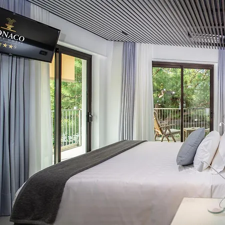 Monaco Suites Hotel Lignano Sabbiadoro Room photo