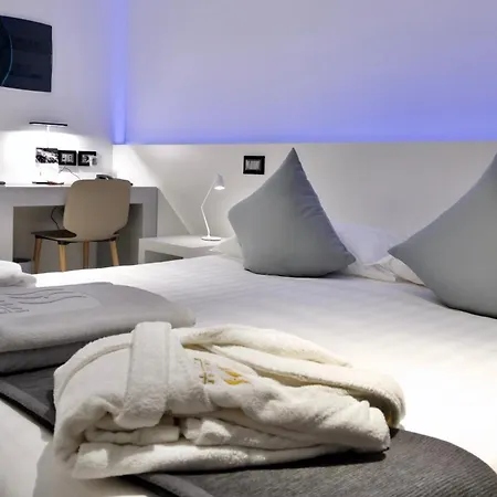 Monaco Suites Hotel Lignano Sabbiadoro Room photo